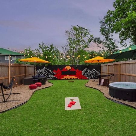 Camp Out - Big Backyard W/Hottub - 5Mins To Downtown Villa Houston Exterior foto