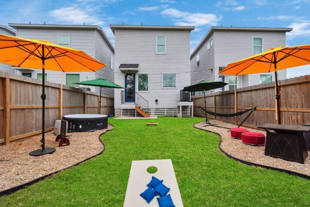 Camp Out - Big Backyard W/Hottub - 5Mins To Downtown Villa Houston Exterior foto