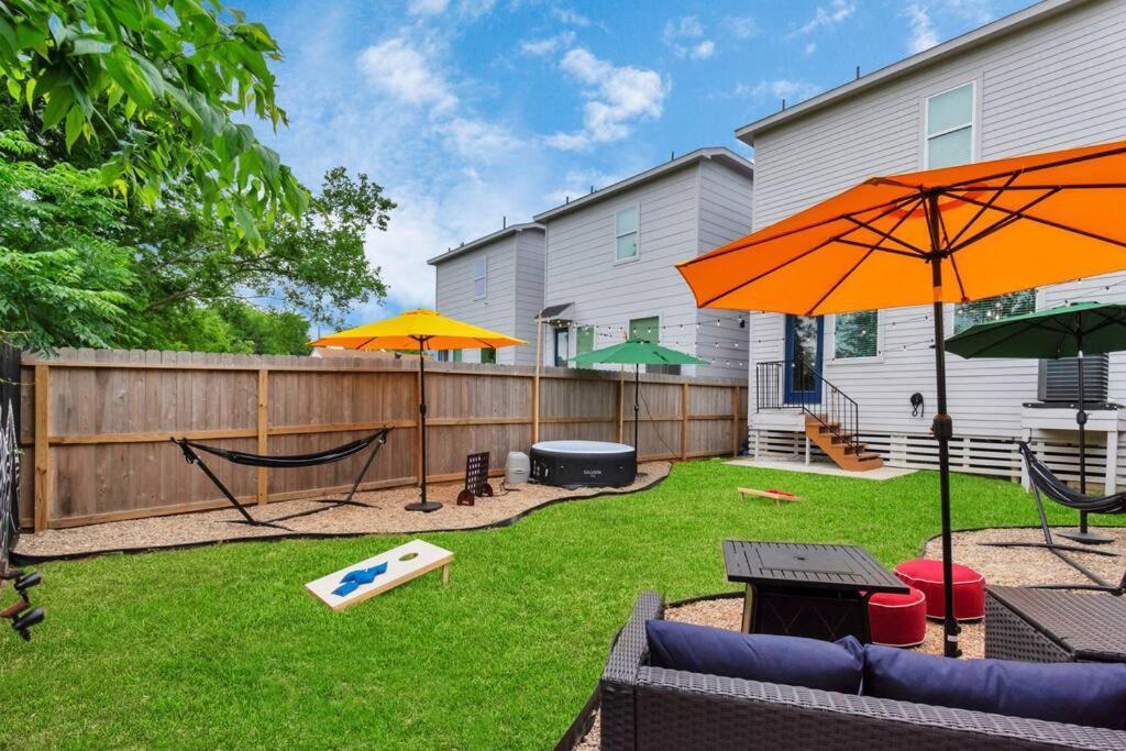 Camp Out - Big Backyard W/Hottub - 5Mins To Downtown Villa Houston Exterior foto